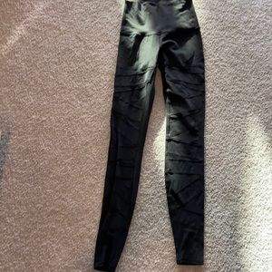 GUC sz 4 mesh lulu leggings